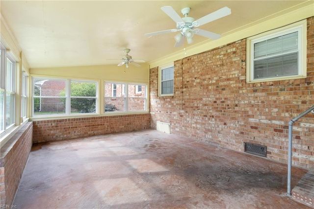 111 Garrett DR, Hampton, VA 23669