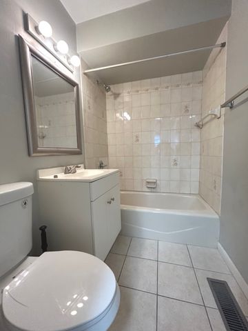 12725 S Saginaw Avenue, Chicago, IL 60633