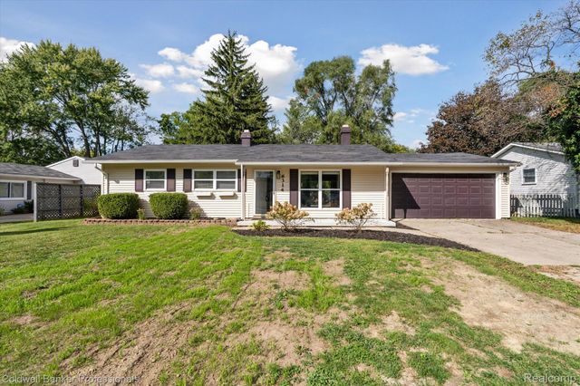 6314 Woodsdale Drive, Grand Blanc, MI 48439