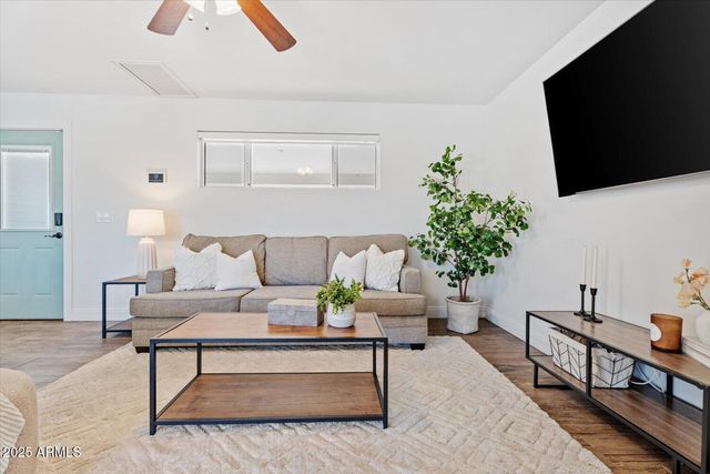 620 N 73RD Place, Scottsdale, AZ 85257