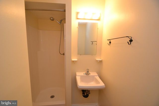 7985 TYSON OAKS CIR, Vienna, VA 22182