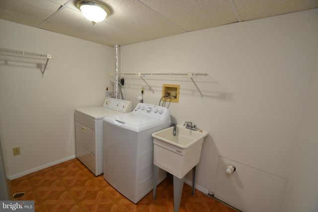7985 TYSON OAKS CIR, Vienna, VA 22182