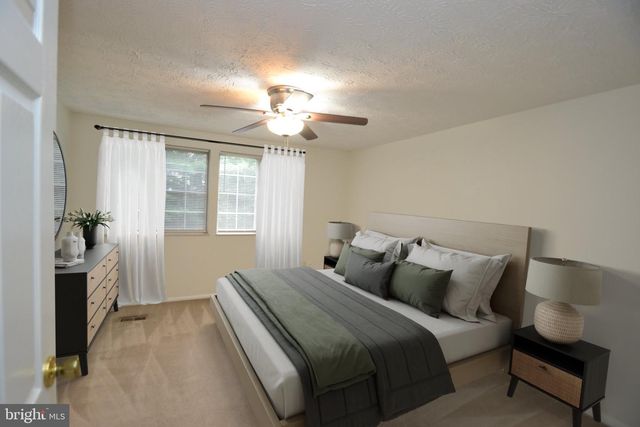 7985 TYSON OAKS CIR, Vienna, VA 22182