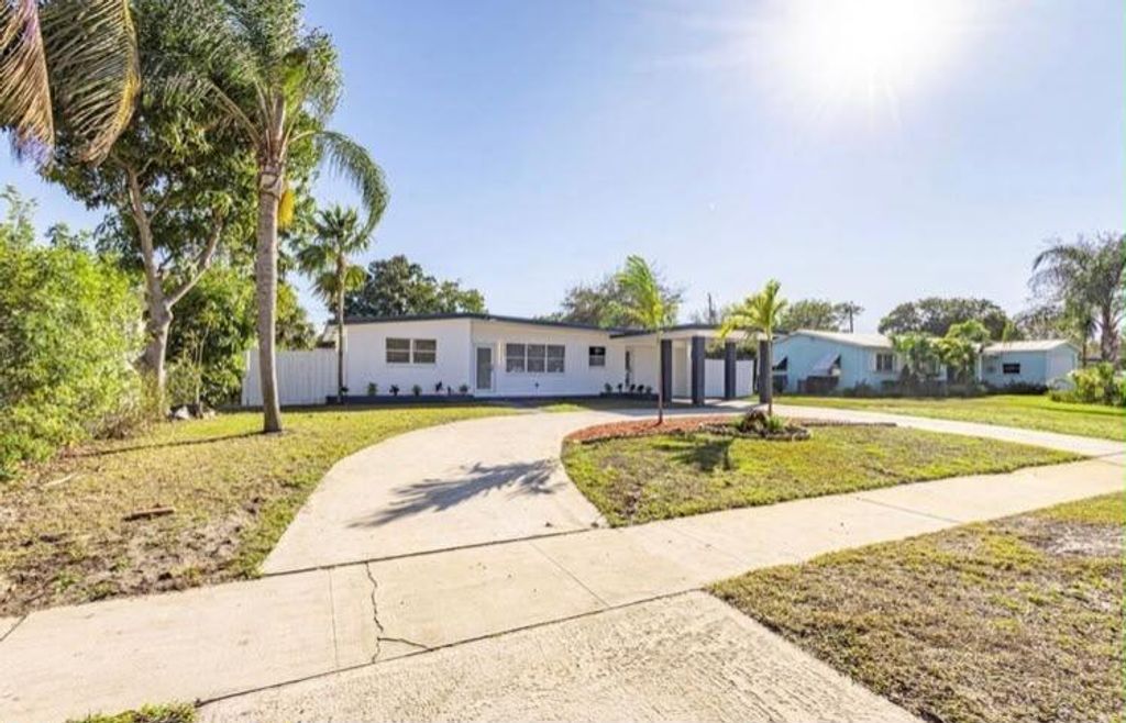 434 Australian Circle, West Palm Beach, FL 33403