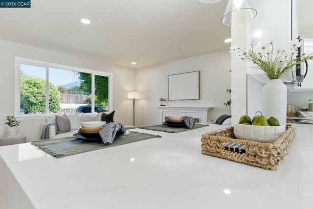 1342 Maryland Dr, Concord, CA 94521