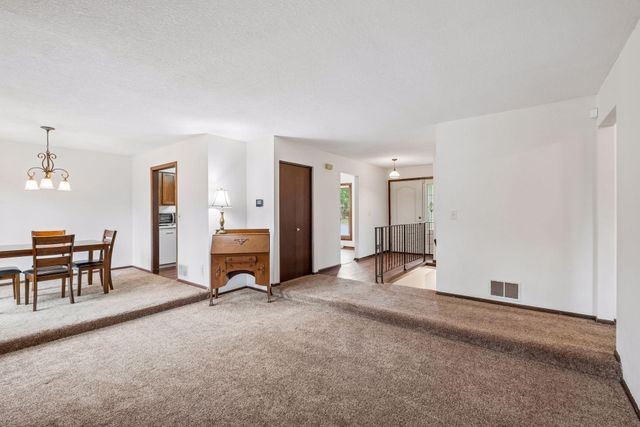 4758 Hauge Circle, Eagan, MN 55122