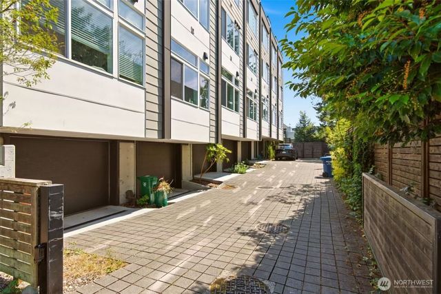 333 N 90th Street, Seattle, WA 98103