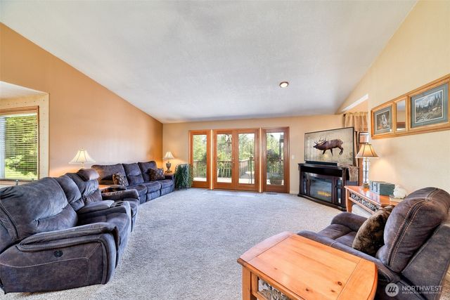 4607 44th Avenue E, Tacoma, WA 98443