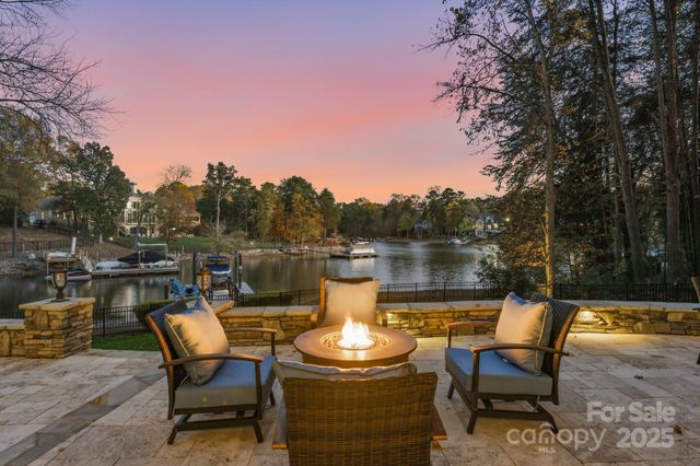 128 Brownstone Drive, Mooresville, NC 28117