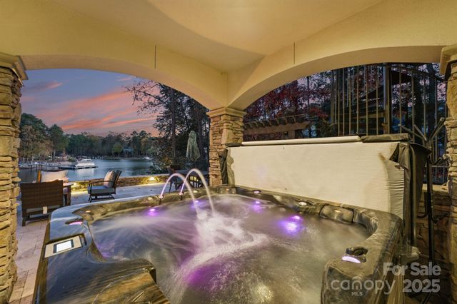 128 Brownstone Drive, Mooresville, NC 28117