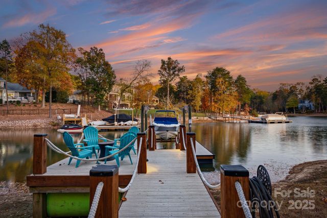 128 Brownstone Drive, Mooresville, NC 28117