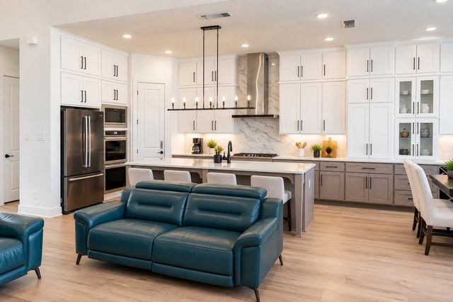 539 Great Lawn BND, Liberty Hill, TX 78642