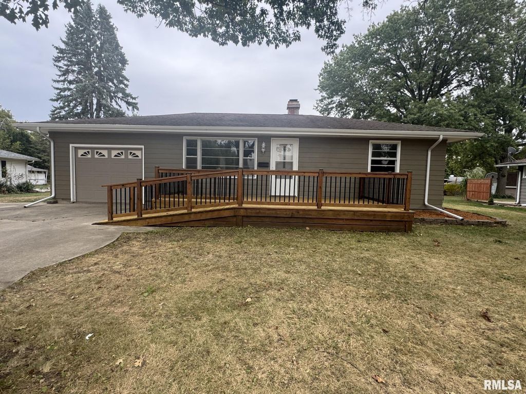 Image 1 of property listing at 522 BEACH Street South, Kewanee, IL 61443