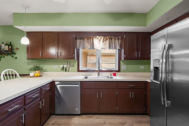 7617 W 158th Court, Orland Park, IL 60462