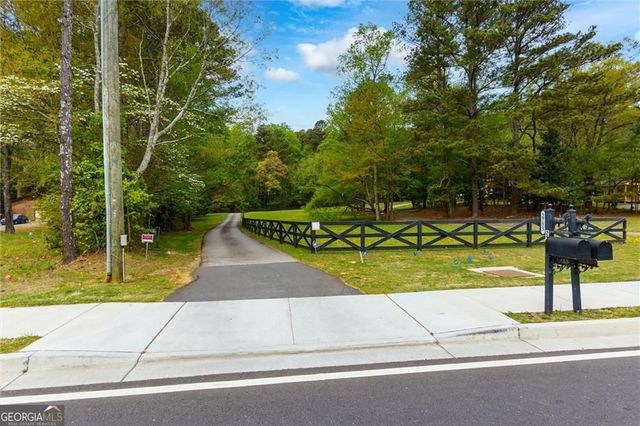 2755 Mack Dobbs Road, Kennesaw, GA 30152
