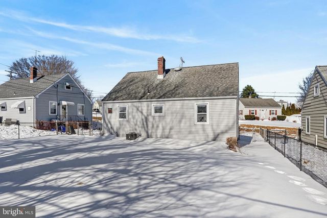 1825 DUTTON MILL RD, Aston, PA 19014