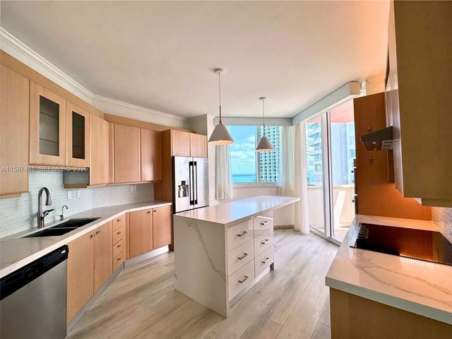 300 S Pointe Dr 1001, Miami Beach, FL 33139