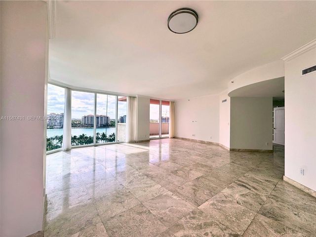 300 S Pointe Dr 1001, Miami Beach, FL 33139