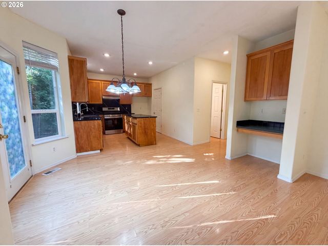 8348 Se 140TH Ct, Portland, OR 97236