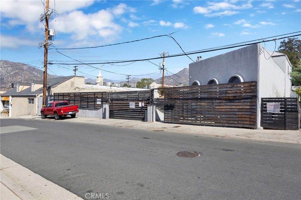 10446 Scoville, Sunland, CA 91040 — photo 2