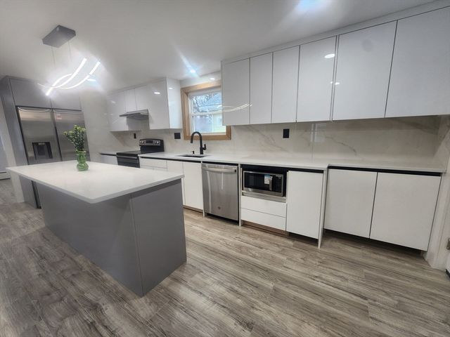 52 Glenwood Rd, Lynn, MA 01904