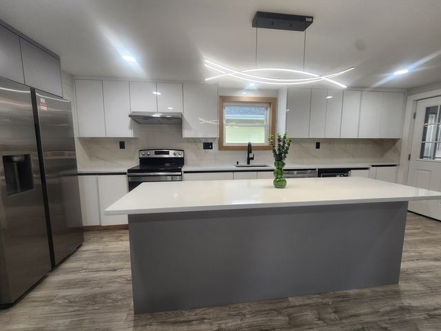 52 Glenwood Rd, Lynn, MA 01904