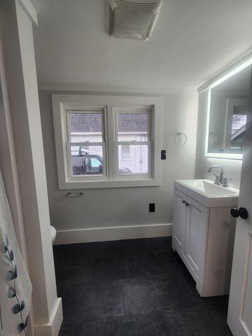 52 Glenwood Rd, Lynn, MA 01904