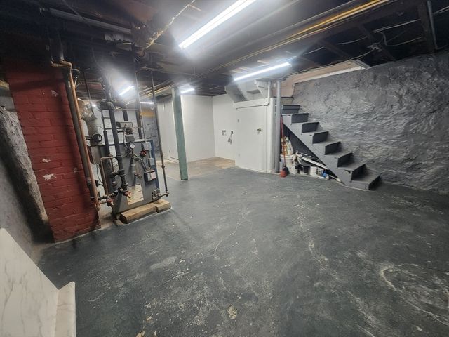 52 Glenwood Rd, Lynn, MA 01904