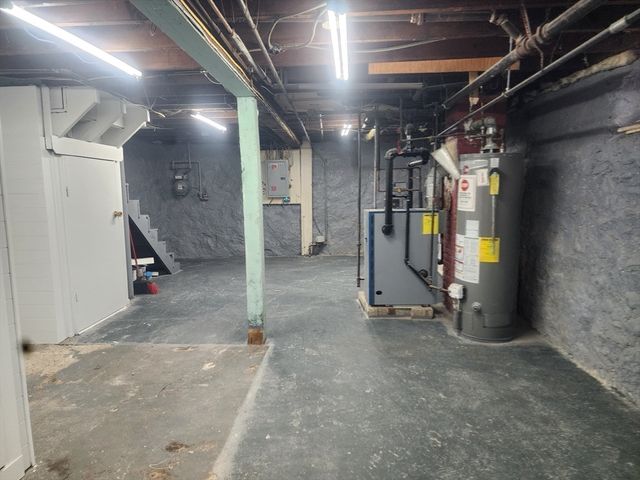 52 Glenwood Rd, Lynn, MA 01904