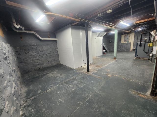 52 Glenwood Rd, Lynn, MA 01904