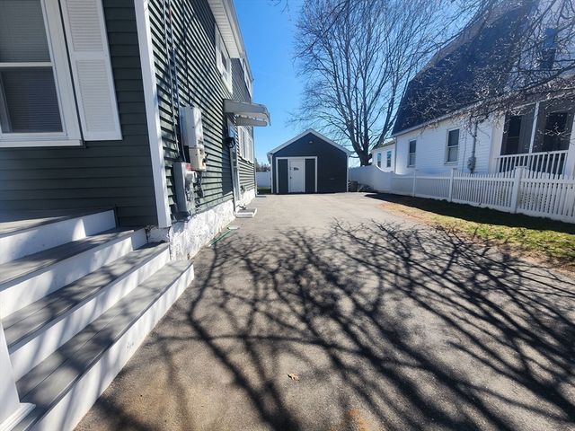 52 Glenwood Rd, Lynn, MA 01904