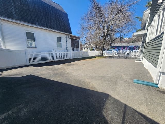 52 Glenwood Rd, Lynn, MA 01904