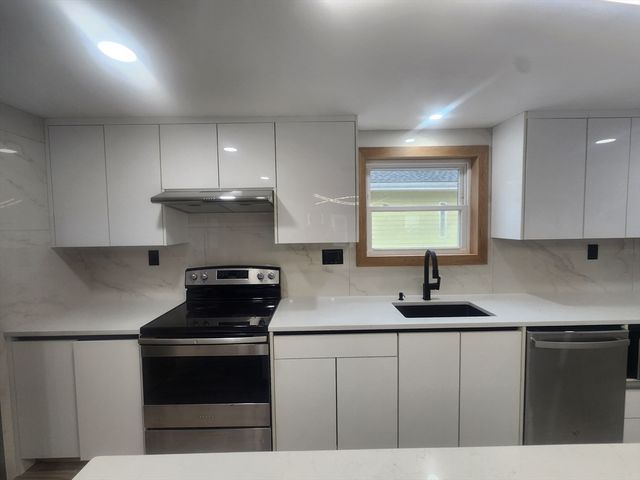 52 Glenwood Rd, Lynn, MA 01904