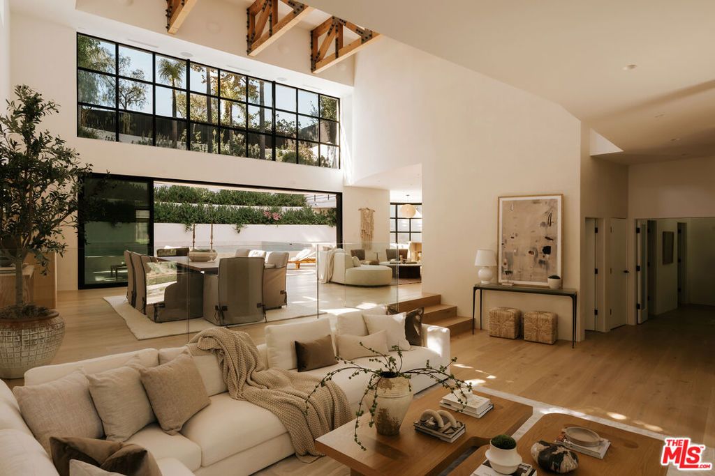 255 S Bentley Avenue, Los Angeles, CA 90049 — photo 3