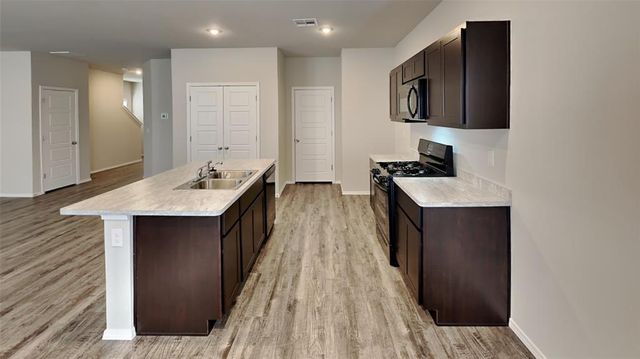 12005 SW 32nd Street, Yukon, OK 73099