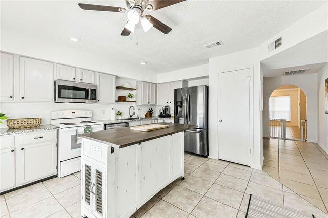 19323 Hollowlog Drive, Katy, TX 77449