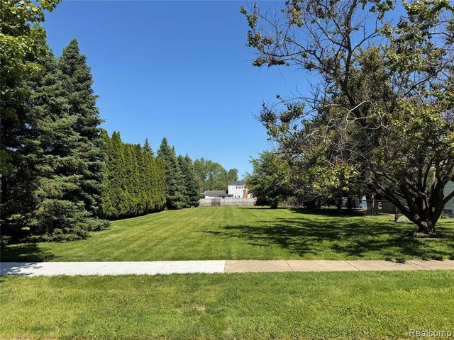 9405 Lincoln St, Taylor, MI 48180