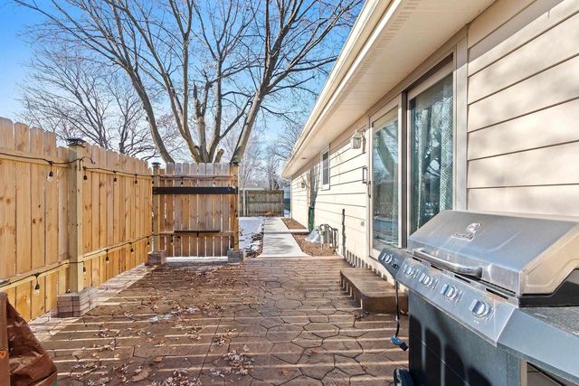 2203 E COLLEGE AVENUE, Appleton, WI 54915