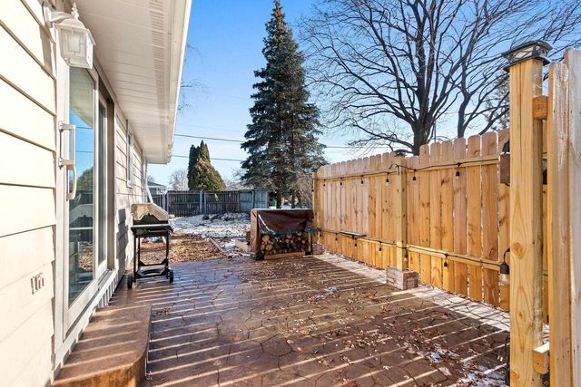 2203 E COLLEGE AVENUE, Appleton, WI 54915