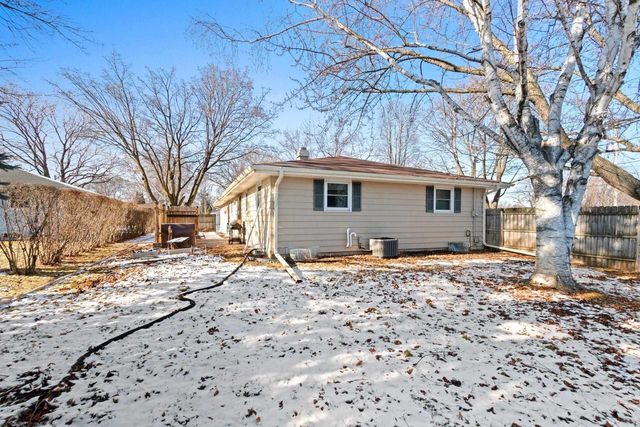 2203 E COLLEGE AVENUE, Appleton, WI 54915