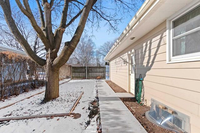 2203 E COLLEGE AVENUE, Appleton, WI 54915