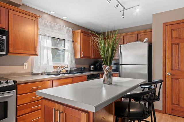 2203 E COLLEGE AVENUE, Appleton, WI 54915