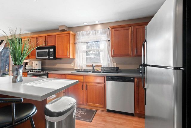 2203 E COLLEGE AVENUE, Appleton, WI 54915