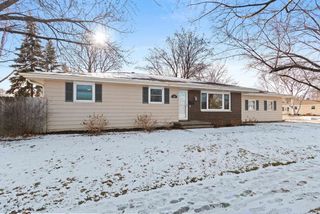 2203 E COLLEGE AVENUE, Appleton, WI 54915