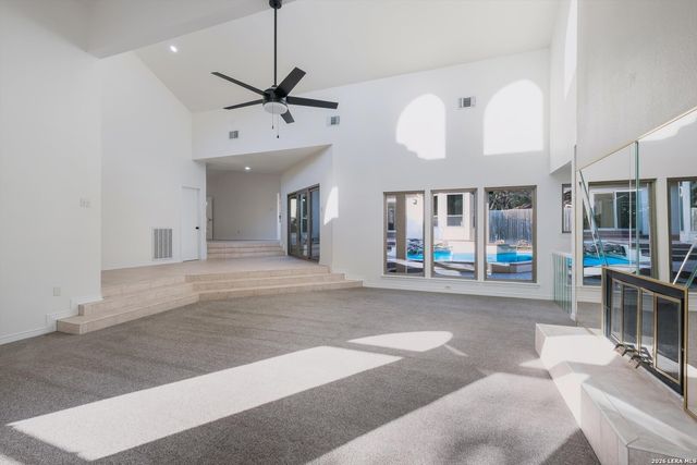 9226 Honey Creek Dr, San Antonio, TX 78230