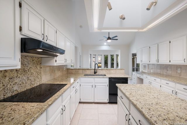 9226 Honey Creek Dr, San Antonio, TX 78230