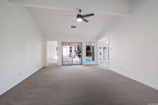 9226 Honey Creek Dr, San Antonio, TX 78230