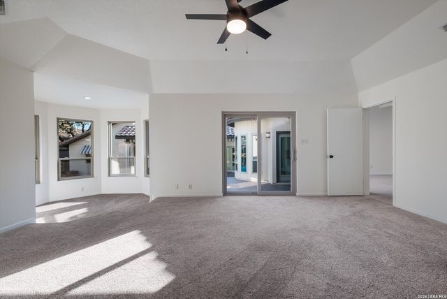 9226 Honey Creek Dr, San Antonio, TX 78230