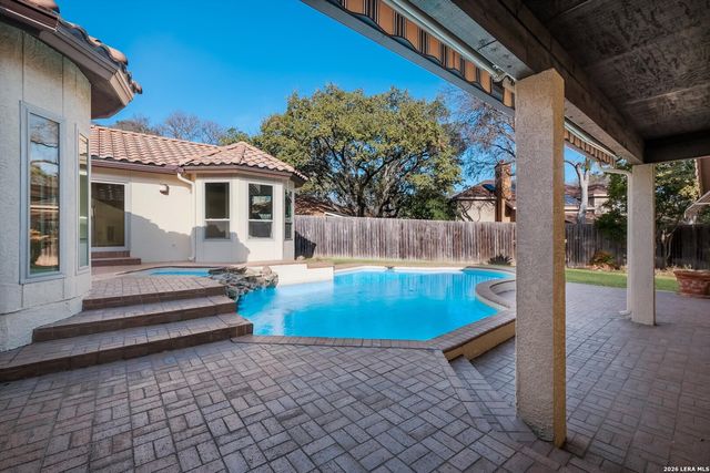 9226 Honey Creek Dr, San Antonio, TX 78230