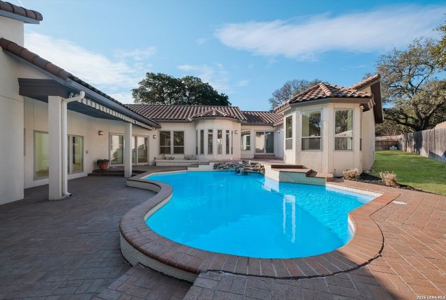 9226 Honey Creek Dr, San Antonio, TX 78230
